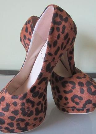 Туфли на высоком каблуке с леопардовым принтом2 фото