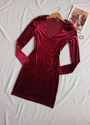 Бордовое бархатное/велюровое платье с длинным рукавом1 фото