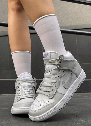 Крутые женские высокие кроссовки nike sb dunk vast grey серые с белым