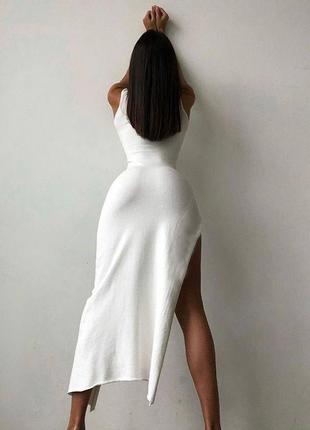 Мега-стильное платье с вырезом на ножке3 фото