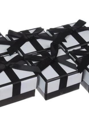 Подарункові коробочки для біжутерії 5*5 см чорно-білі з бантиком (упаковка 24 шт)