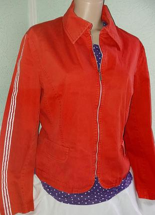 Класний жакет в спортивному стилі на блискавці,52-56разм,туреччина.