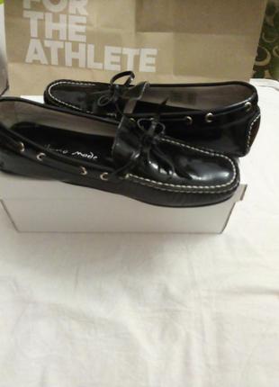 Фирменние макасини шкіра оригінал з італії.