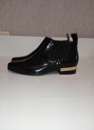 Демисезонные фирменные лаковые ботиночки челси от zara размер 37.