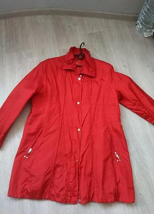 Удлиненная,жатая ,красная курточка4 фото