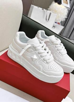 Шкіряні кросівки бренд