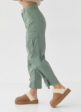 Женские брюки-карго с накладными карманами2 фото