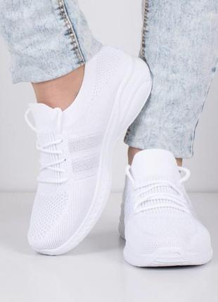 Легенькі кросівки з текстилю