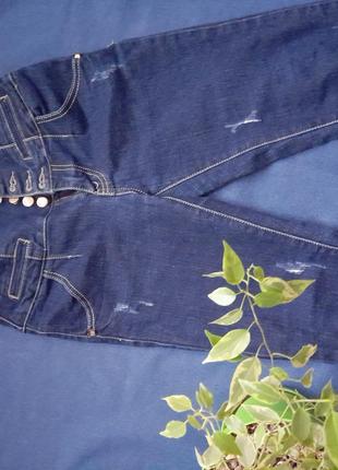 Утягивающие джинсы