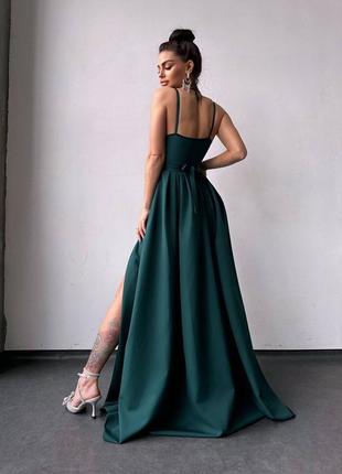 Платье макси на тонких бретелях с разрезом на юбке