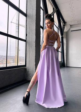 Нежное платье макси со шнуровкой на спинке платья в пол
