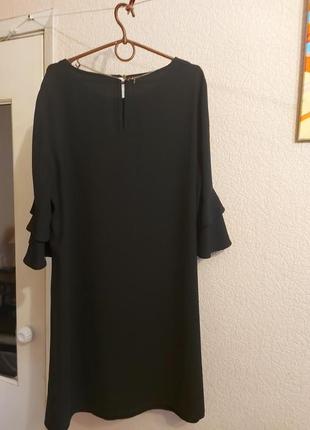 Платье однотонного черного цвета.2 фото