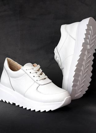 Белые женские кроссовки5 фото
