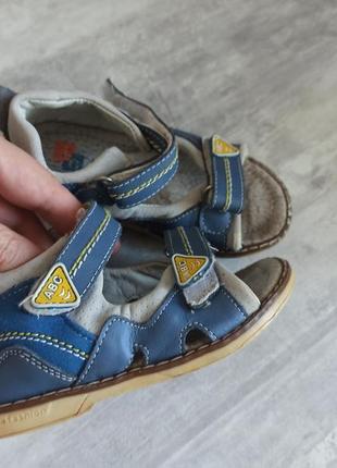 Фірмові шкіряні босоніжки