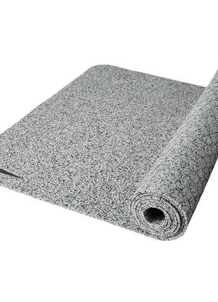 Килимок для йоги nike move yoga mat 4 mm lt smoke grey/black - n.100.3061.919.os1 фото