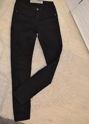 Джинси скінні