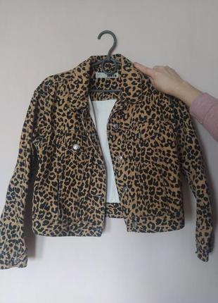 Джинсовка в анималистичный принт