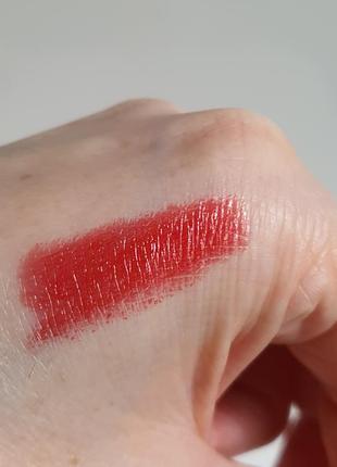 Кремова помада з атласним фінішем guerlain kiss kiss rouge à lèvres2 фото