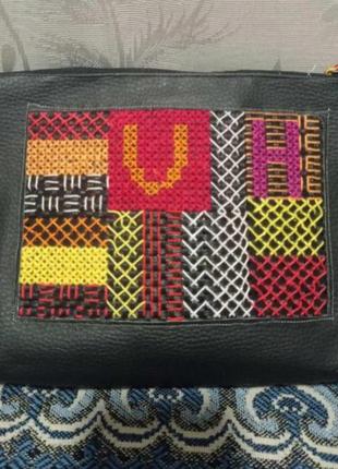 Косметичка с вышивкой.