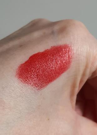 Стойкая губная помада с матовым эффектом guerlain kisskiss tender matte ...
