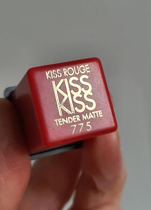 Стойкая губная помада с матовым эффектом guerlain kisskiss tender matte