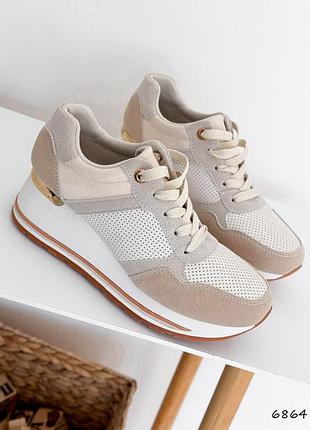 Бежевые кожаные замшевые кроссовки сникерсы сникеры с перфорацией на танкетке платформе беж