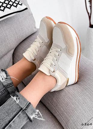Бежевые кожаные замшевые кроссовки сникерсы сникеры с перфорацией на танкетке платформе беж