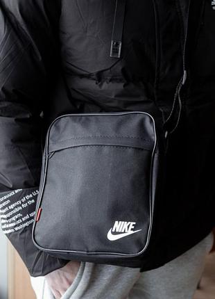 Мессенджер nike и tnf