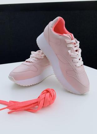 Кросівки жіночі фірмові на платформі ультрамодні кросовки розовые