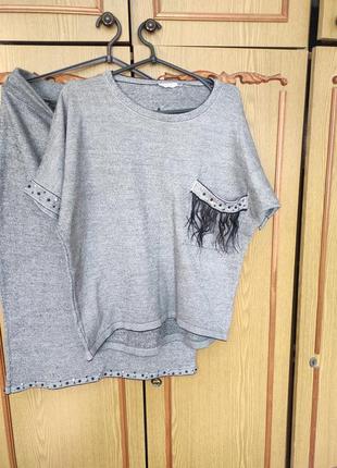 Стильний костюм з трикотажу. тільки верх залишився