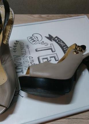 Красивые бежевые босоножки 37