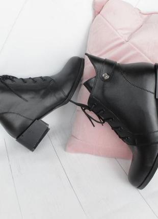 Демісезонні шкіряні черевики, ботильйони 37 розміру на маленькому підборі