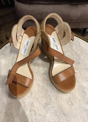 Босоножки на танкетке
