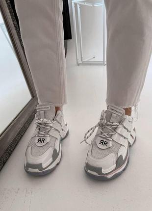 Белые кроссовки из текстиля со вставками натуральной лакированной кожи9 фото