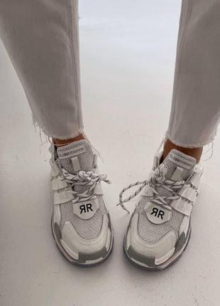 Белые кроссовки из текстиля со вставками натуральной лакированной кожи4 фото