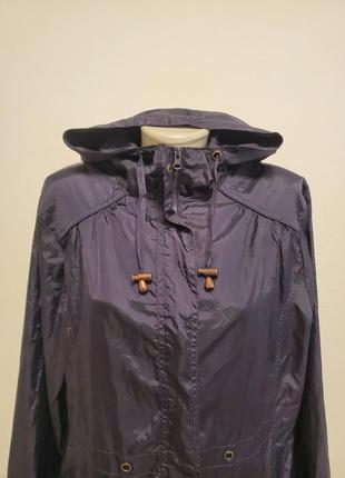 Красивая брендовая легкая куртка ветровка с капюшоном3 фото