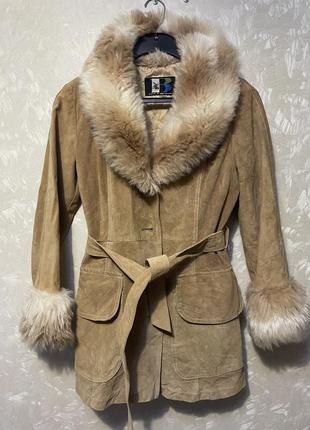 Пальто из натурального нубука и с искусственным мехом