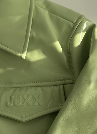 Jjxx куртка лаковая кожа4 фото