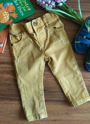 Шикарные джинсовые штанишки скинни next на 6-9 месяцев.
