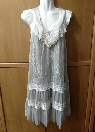 Платье серое гипюр