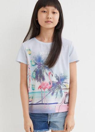 Шорты с потертыми деталями.