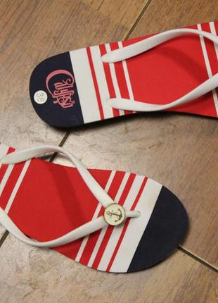 Жіночі в'єтнамки на платформі