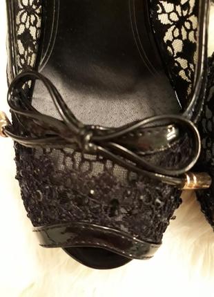 Нарядные босоножки