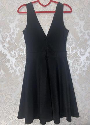 Маленьке чорне плаття з нюховими вставками3 фото