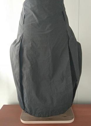 Спідниця чорна, розмір 40.легка плащівка, в білу смужку.3 фото
