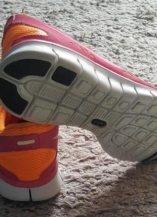 Оригінал.фірмові,бігові,яскраві кросівки nike free run3 фото