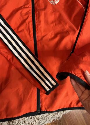 Мужская яркая красная деми куртка ветровка adidas l3 фото