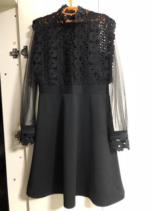 Платье с кружевом и сеткой