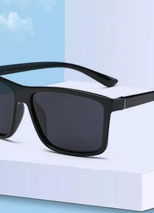 Мужские поляризационные солнцезащитные очки классические.глянцевая черная оправа.