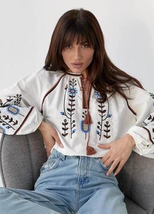 Стильная блуза вышиванка рубашка вышита с цветочным принтом